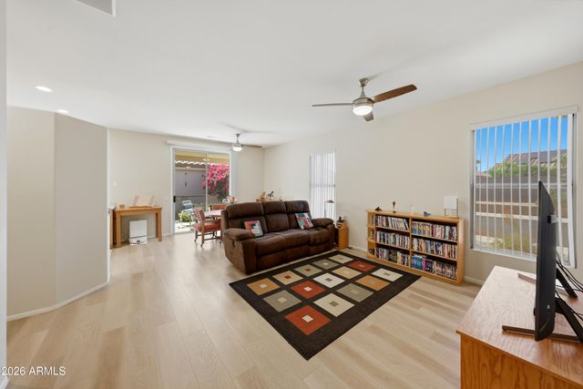 19535 N CARRIAGE Lane, Surprise, AZ 85374