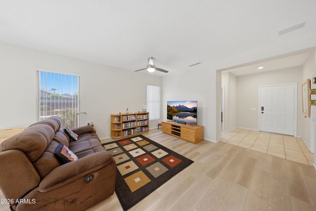 19535 N CARRIAGE Lane, Surprise, AZ 85374