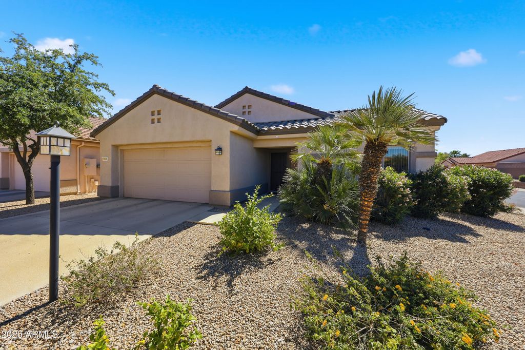 19535 N CARRIAGE Lane, Surprise, AZ 85374