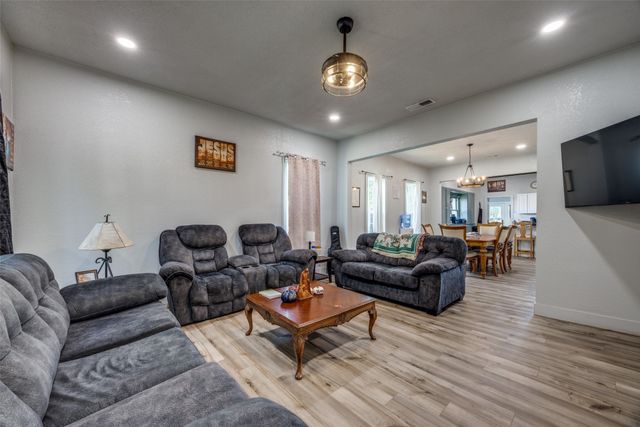 725 S Walnut Street, Sherman, TX 75090