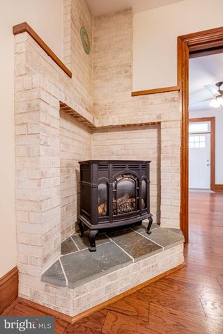 81 LONGSTOWN RD, York, PA 17402