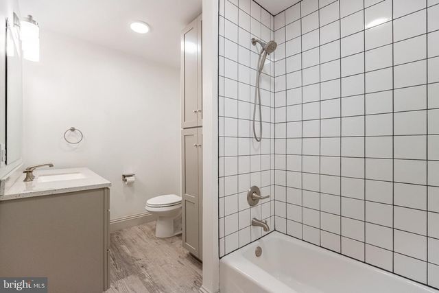 81 LONGSTOWN RD, York, PA 17402