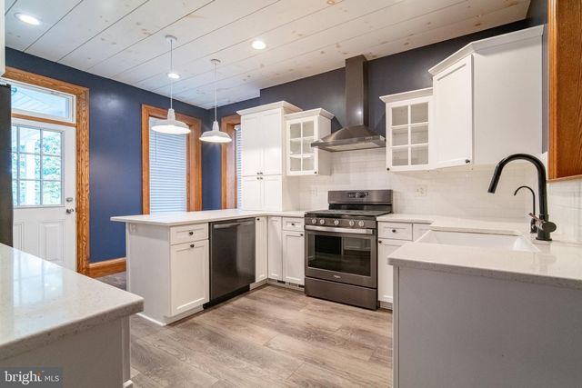 81 LONGSTOWN RD, York, PA 17402