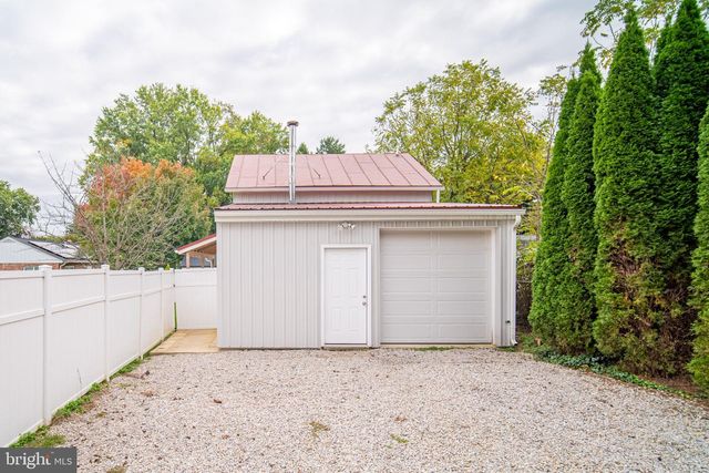 81 LONGSTOWN RD, York, PA 17402