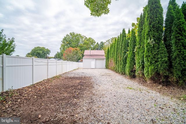 81 LONGSTOWN RD, York, PA 17402