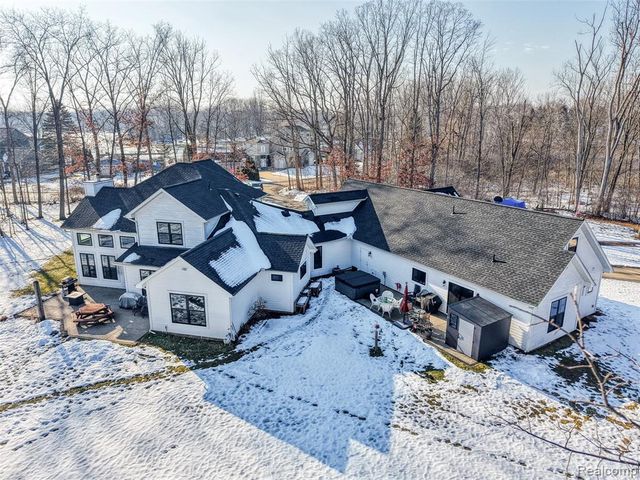 3483 Windwheel Point Drive, Pinckney, MI 48169