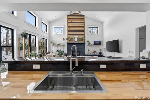 3483 Windwheel Point Drive, Pinckney, MI 48169