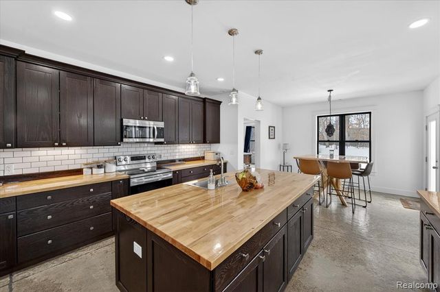 3483 Windwheel Point Drive, Pinckney, MI 48169