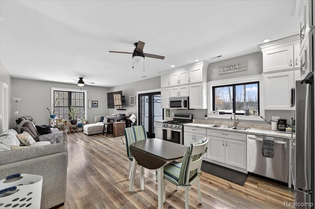 3483 Windwheel Point Drive, Pinckney, MI 48169