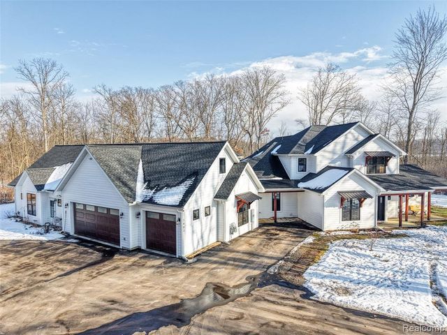 3483 Windwheel Point Drive, Pinckney, MI 48169