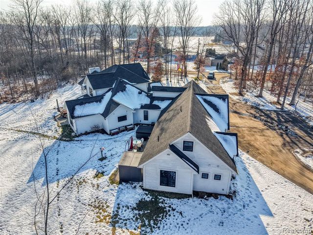 3483 Windwheel Point Drive, Pinckney, MI 48169