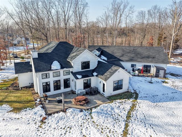 3483 Windwheel Point Drive, Pinckney, MI 48169