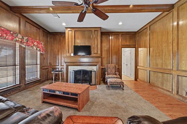 304 Trollinger Street, Whitesboro, TX 76273