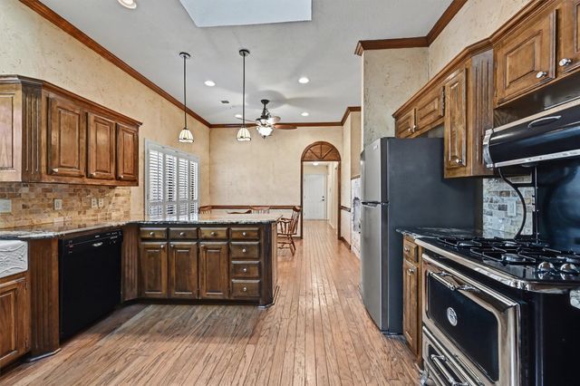 304 Trollinger Street, Whitesboro, TX 76273