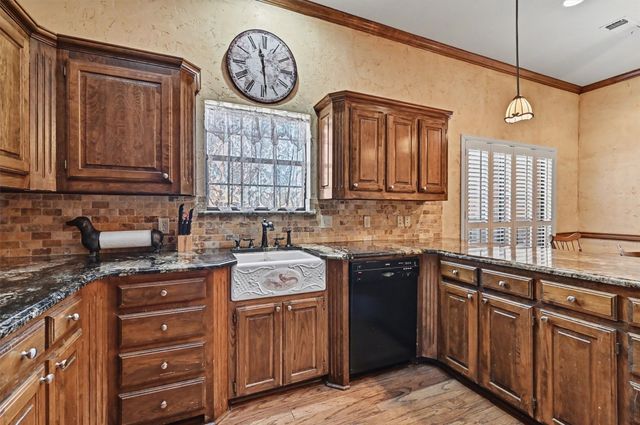 304 Trollinger Street, Whitesboro, TX 76273