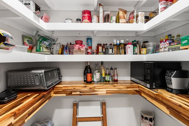 396 Elmwood Ave, Holden, MA 01522
