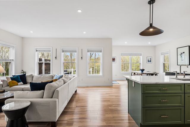 396 Elmwood Ave, Holden, MA 01522