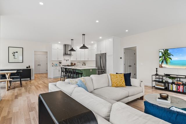 396 Elmwood Ave, Holden, MA 01522