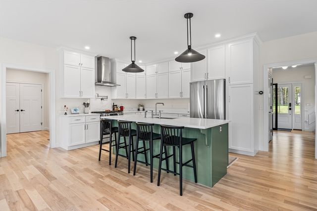 396 Elmwood Ave, Holden, MA 01522
