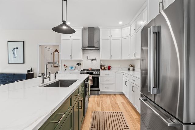 396 Elmwood Ave, Holden, MA 01522