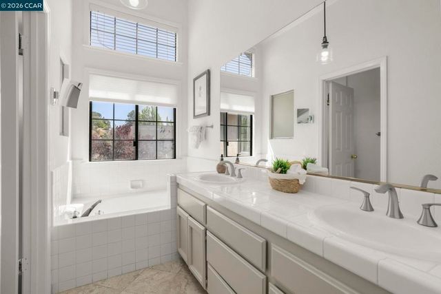 172 Haslemere Ct, Lafayette, CA 94549