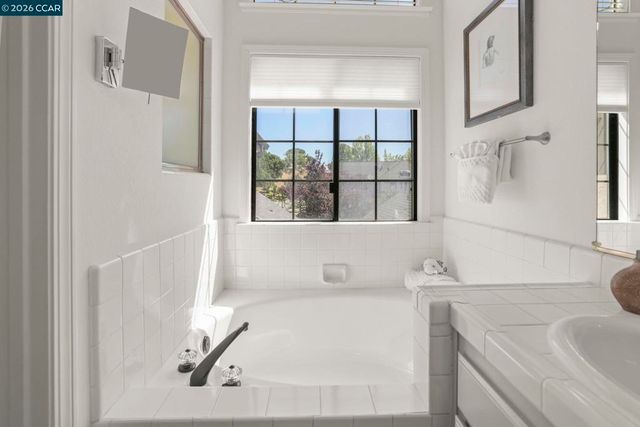 172 Haslemere Ct, Lafayette, CA 94549