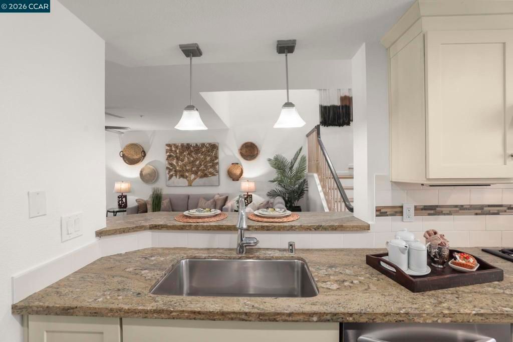 Image 17 of property listing at 172 Haslemere Ct, Lafayette, CA 94549