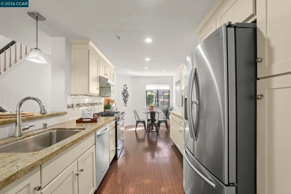 Image 18 of property listing at 172 Haslemere Ct, Lafayette, CA 94549