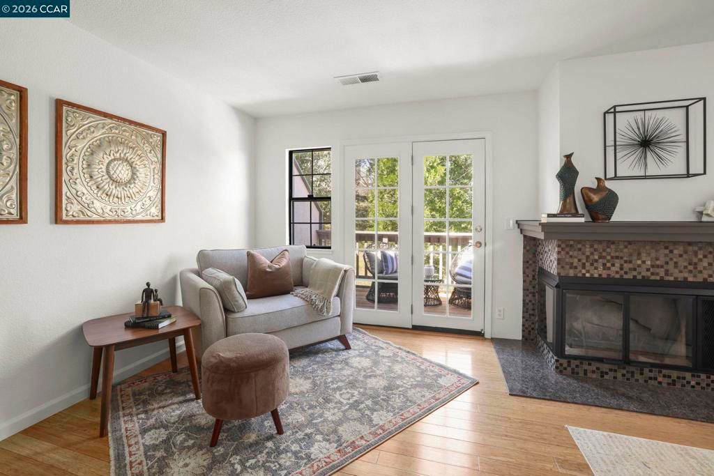 Image 23 of property listing at 172 Haslemere Ct, Lafayette, CA 94549