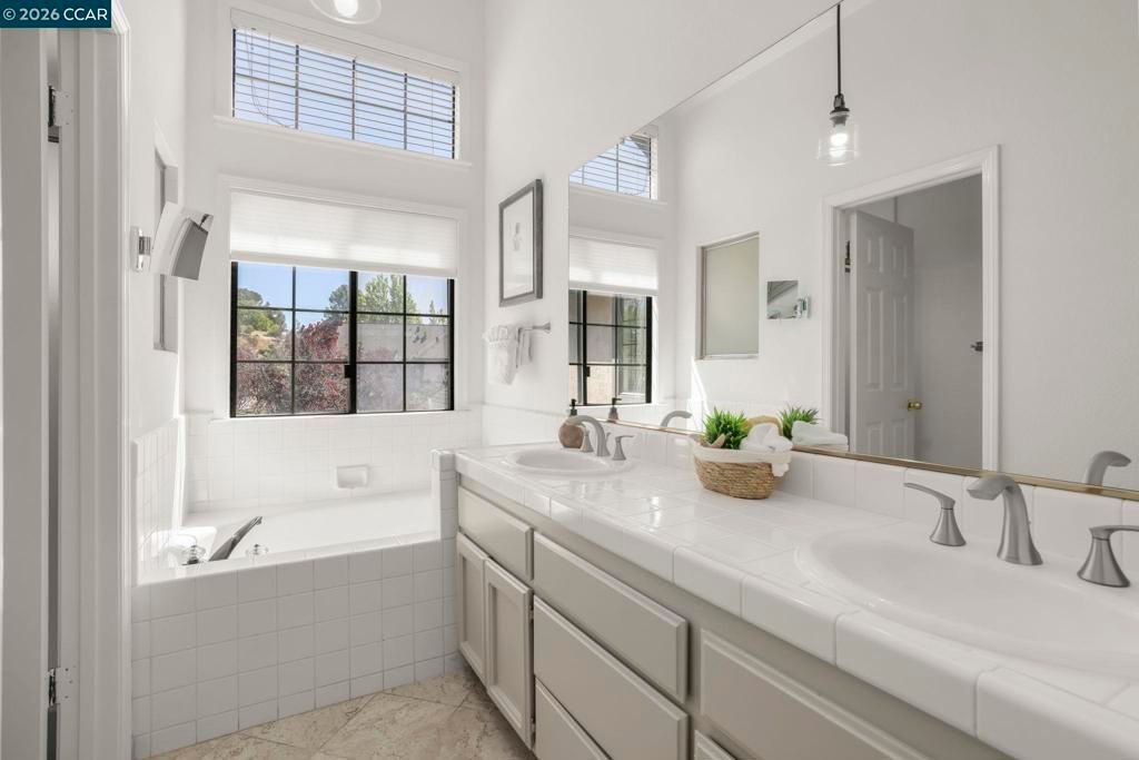 Image 25 of property listing at 172 Haslemere Ct, Lafayette, CA 94549