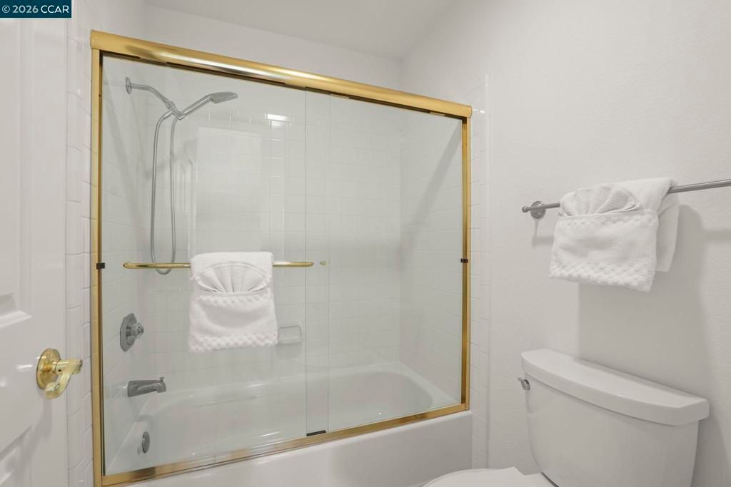 Image 31 of property listing at 172 Haslemere Ct, Lafayette, CA 94549