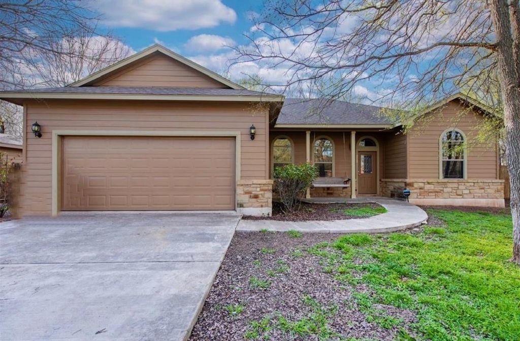 212 Waikakaaua DR, Bastrop, TX 78602