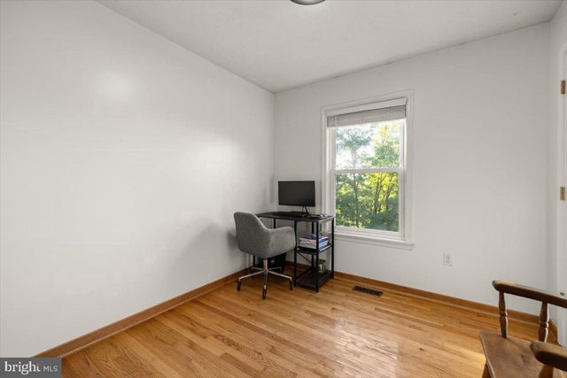 247 ARROWOOD RD, Linden, VA 22642