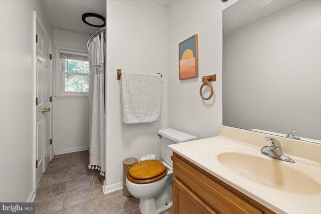 247 ARROWOOD RD, Linden, VA 22642