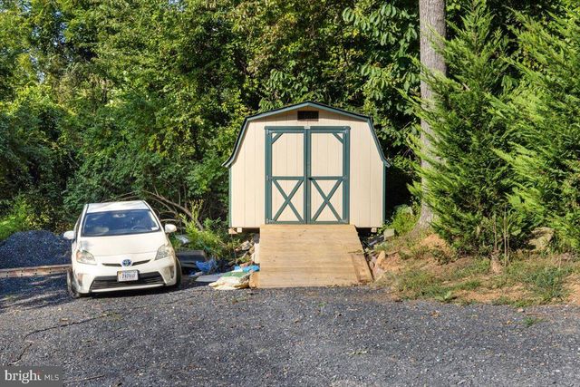 247 ARROWOOD RD, Linden, VA 22642