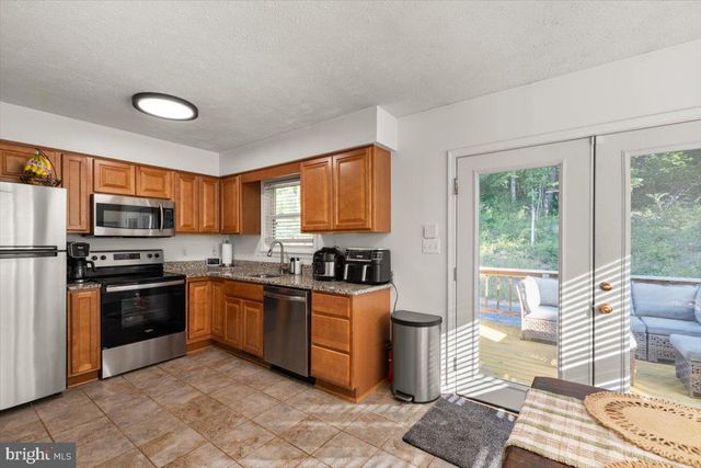 247 ARROWOOD RD, Linden, VA 22642