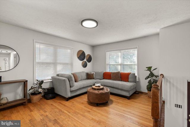 247 ARROWOOD RD, Linden, VA 22642