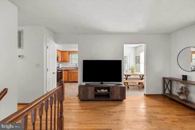 247 ARROWOOD RD, Linden, VA 22642