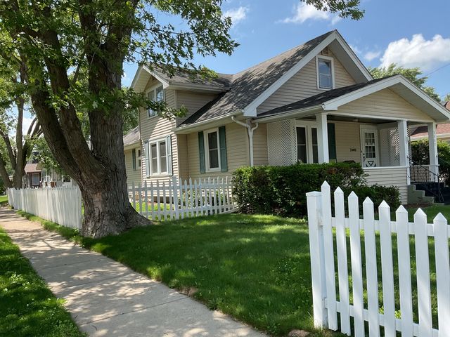 2002 RIDGE Avenue, Rockford, IL 61103