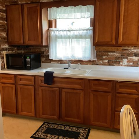 2002 RIDGE Avenue, Rockford, IL 61103