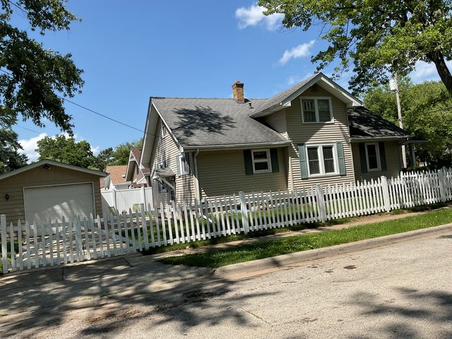 2002 RIDGE Avenue, Rockford, IL 61103