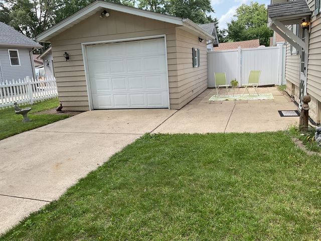 2002 RIDGE Avenue, Rockford, IL 61103