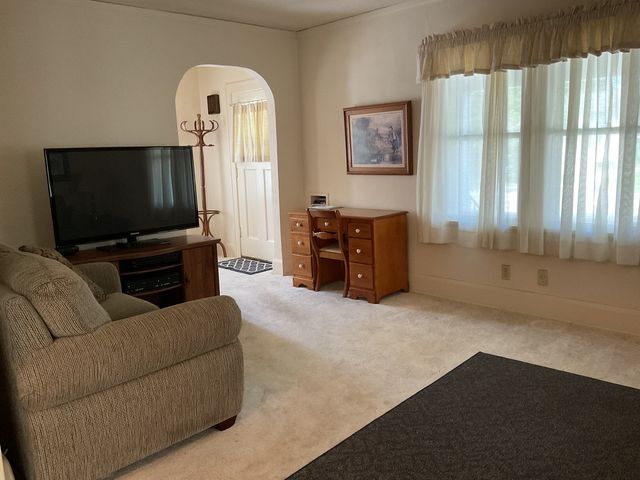 2002 RIDGE Avenue, Rockford, IL 61103
