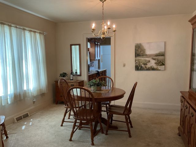 2002 RIDGE Avenue, Rockford, IL 61103