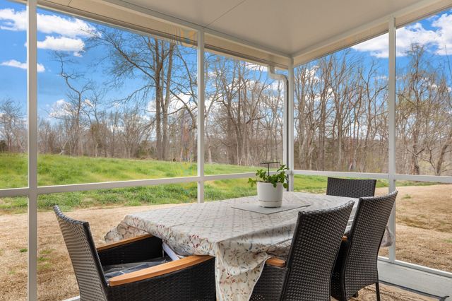 2450 Brokeshire Dr, White House, TN 37188
