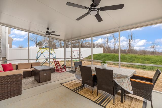 2450 Brokeshire Dr, White House, TN 37188