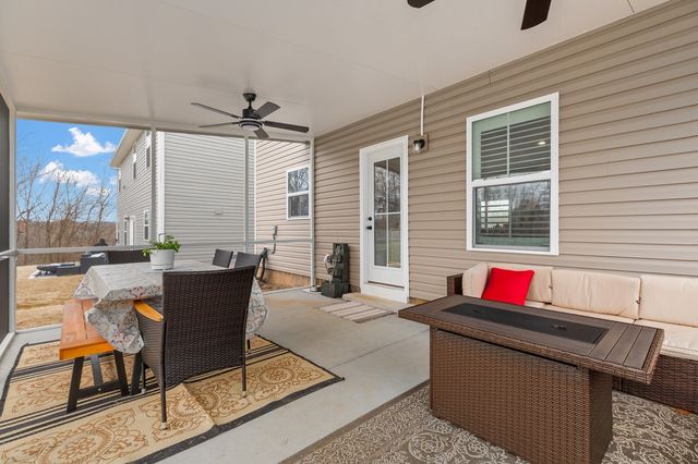 2450 Brokeshire Dr, White House, TN 37188