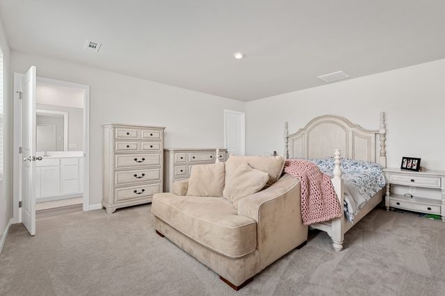 2450 Brokeshire Dr, White House, TN 37188