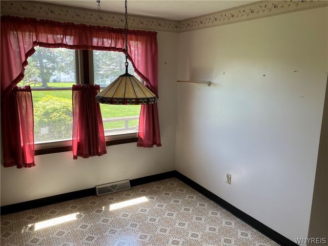 10 Pheasant Run Lane, Lancaster, NY 14086