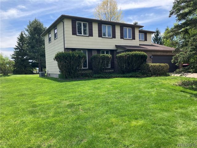 10 Pheasant Run Lane, Lancaster, NY 14086